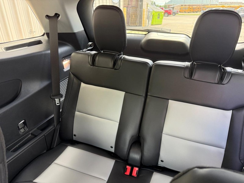 Ford Explorer Vehicle Full-screen Gallery Image 10