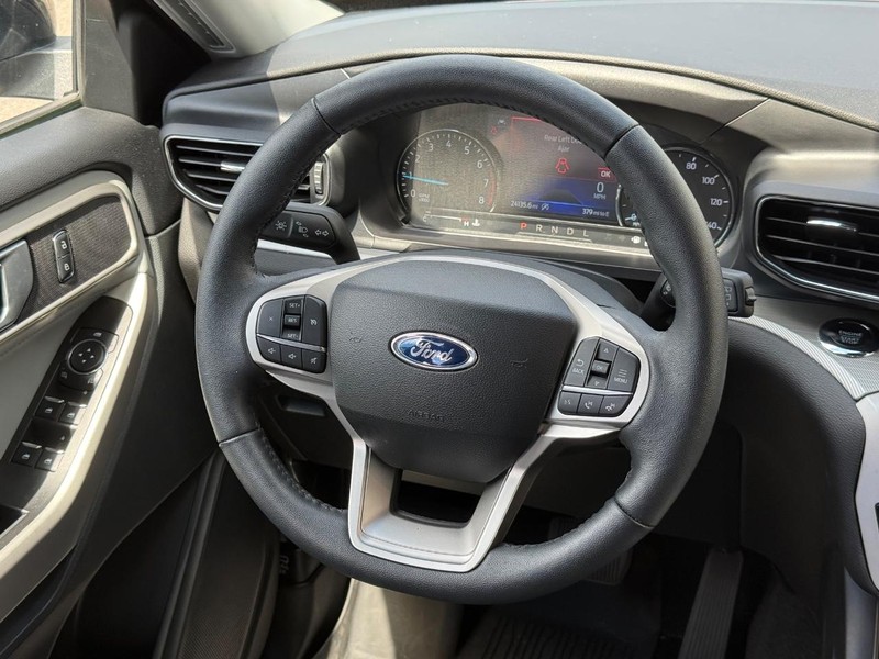 Ford Explorer Vehicle Full-screen Gallery Image 14