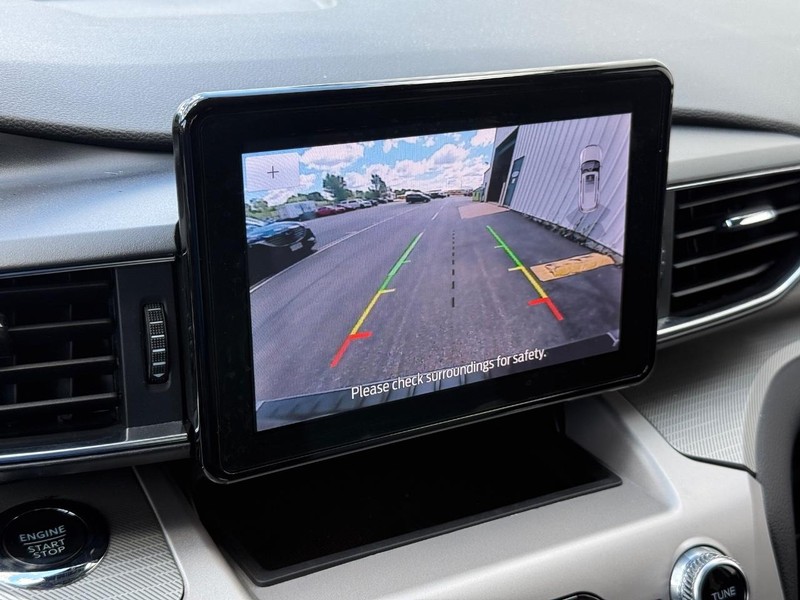 Ford Explorer Vehicle Full-screen Gallery Image 19