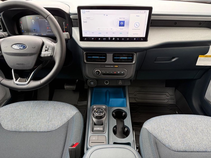 Ford Maverick Vehicle Full-screen Gallery Image 6