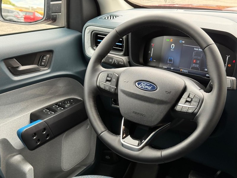 Ford Maverick Vehicle Full-screen Gallery Image 9