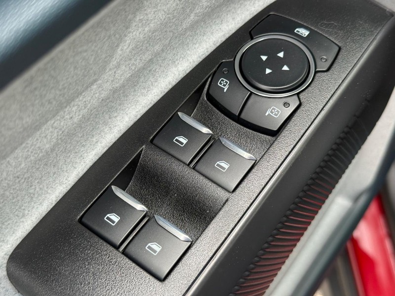 Ford Maverick Vehicle Full-screen Gallery Image 16