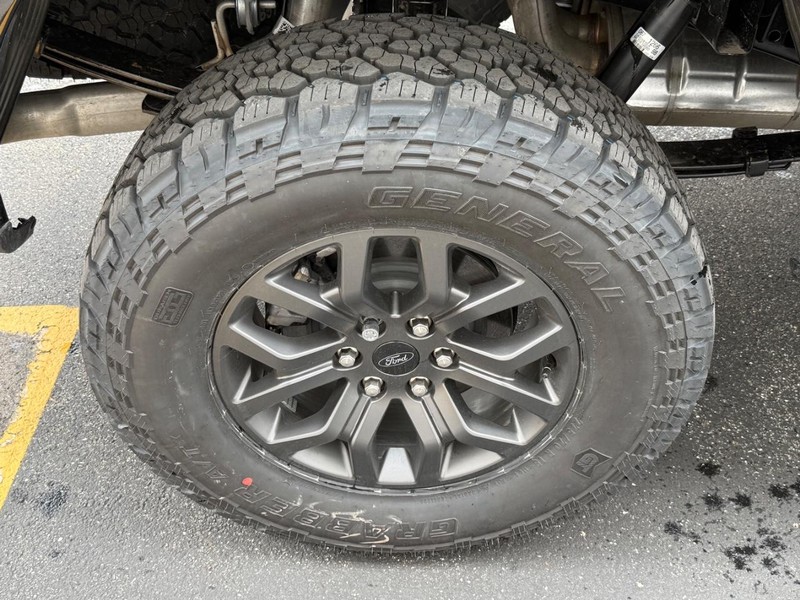 Ford F-150 Vehicle Full-screen Gallery Image 4