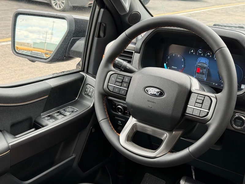 Ford F-150 Vehicle Full-screen Gallery Image 9