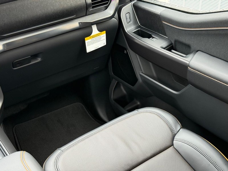 Ford F-150 Vehicle Full-screen Gallery Image 10