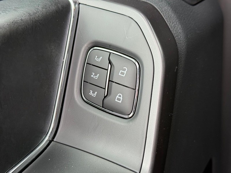 Ford F-150 Vehicle Full-screen Gallery Image 11