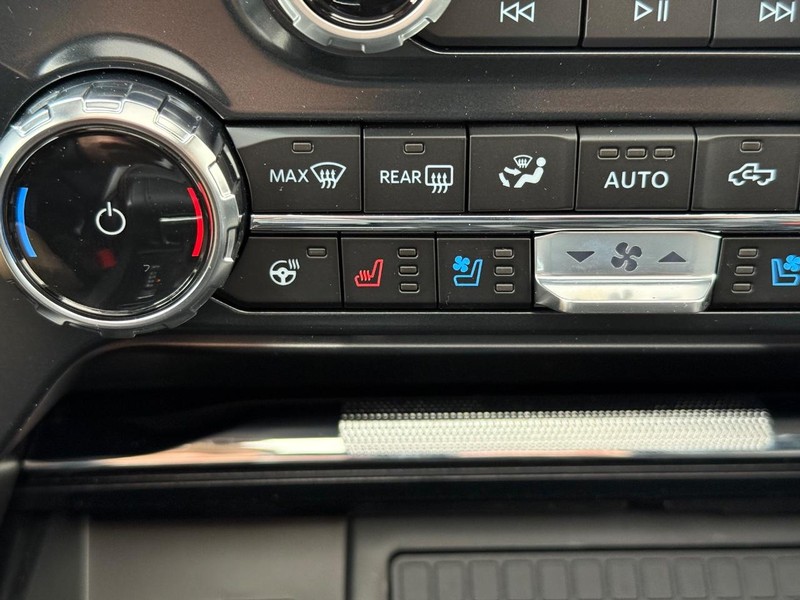 Ford F-150 Vehicle Full-screen Gallery Image 15