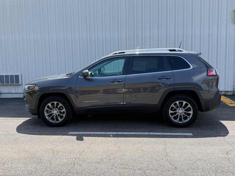 Jeep Cherokee Vehicle Full-screen Gallery Image 2