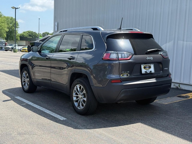 Jeep Cherokee Vehicle Full-screen Gallery Image 3