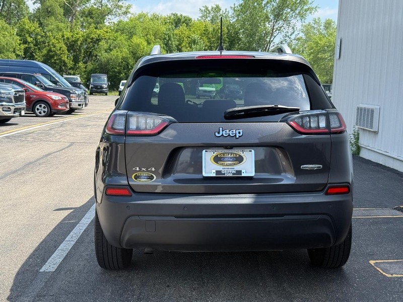 Jeep Cherokee Vehicle Full-screen Gallery Image 4
