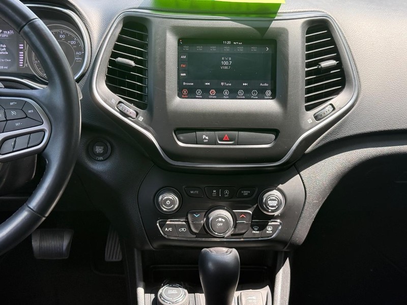 Jeep Cherokee Vehicle Full-screen Gallery Image 11