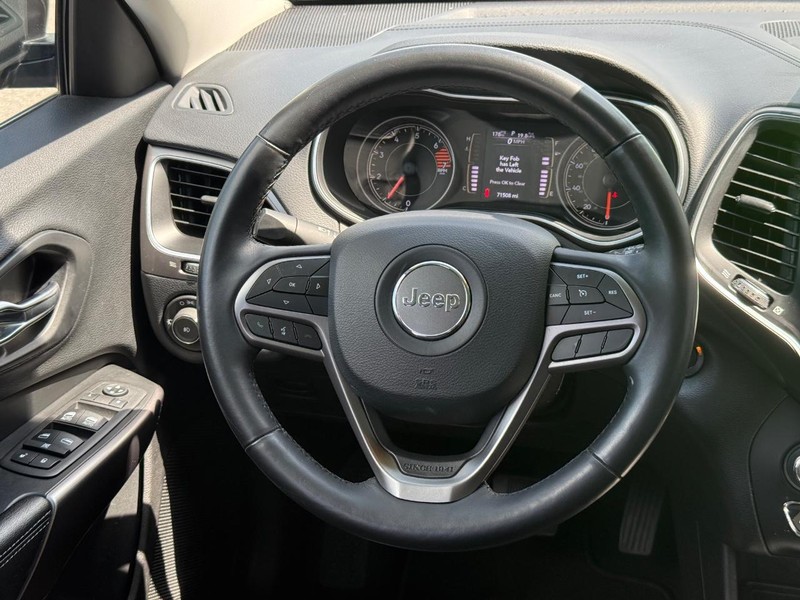 Jeep Cherokee Vehicle Full-screen Gallery Image 13