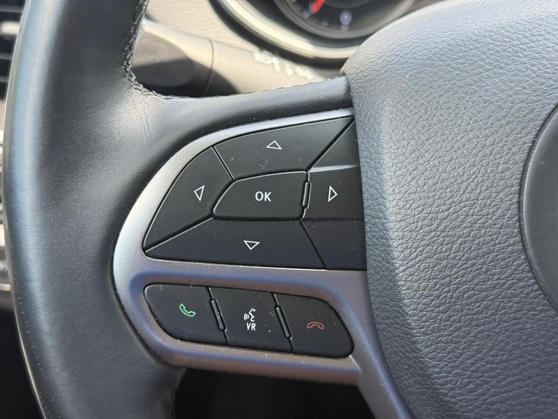 Jeep Cherokee Vehicle Full-screen Gallery Image 15