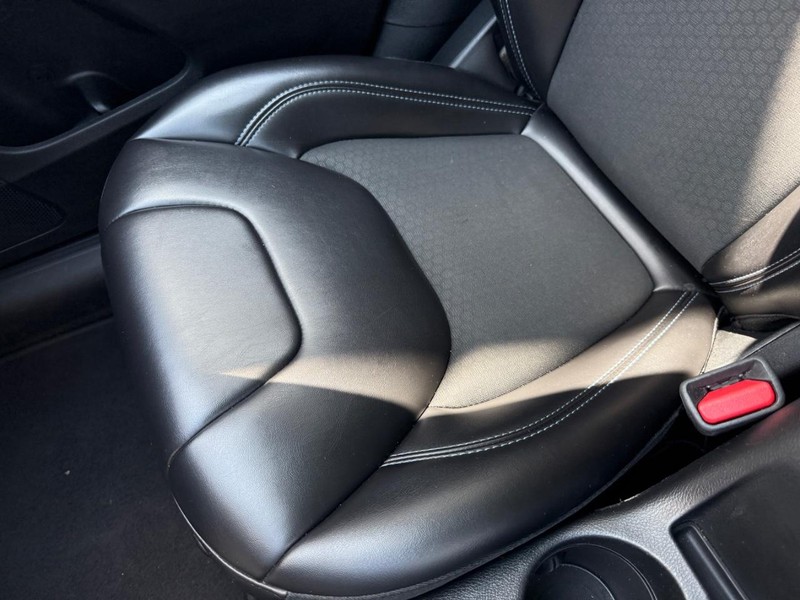 Jeep Cherokee Vehicle Full-screen Gallery Image 19
