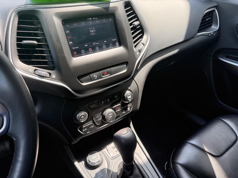 Jeep Cherokee Vehicle Full-screen Gallery Image 21