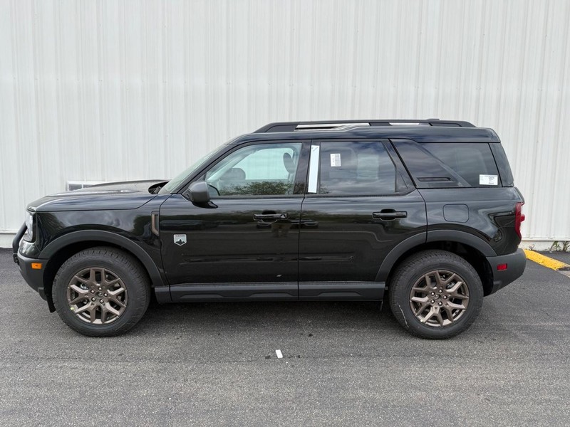 Ford Bronco Sport Vehicle Full-screen Gallery Image 2