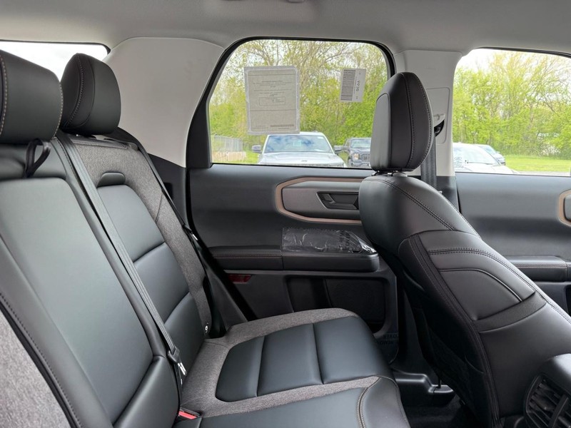 Ford Bronco Sport Vehicle Full-screen Gallery Image 4