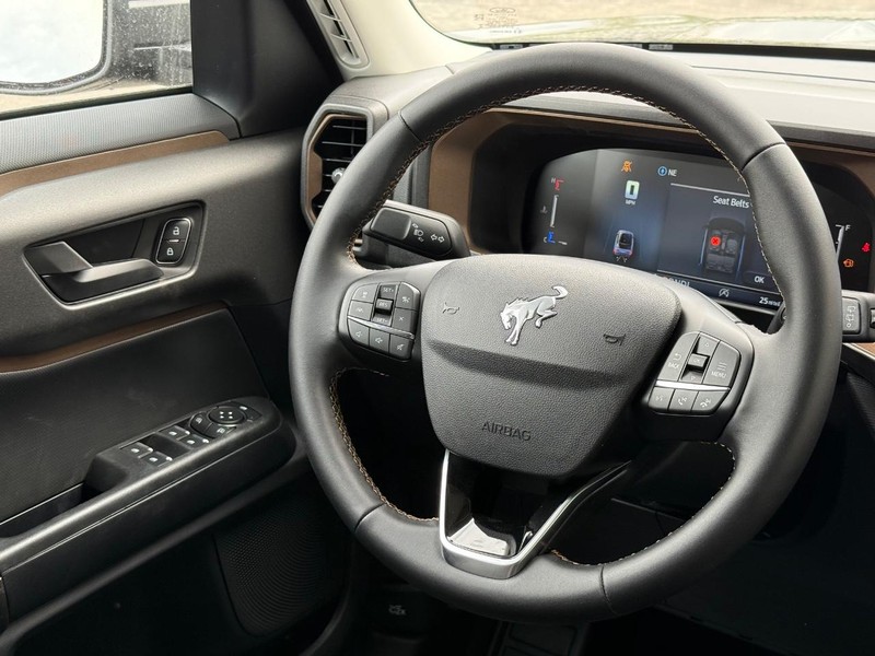 Ford Bronco Sport Vehicle Full-screen Gallery Image 8