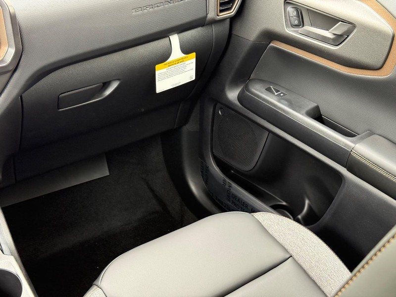 Ford Bronco Sport Vehicle Full-screen Gallery Image 9