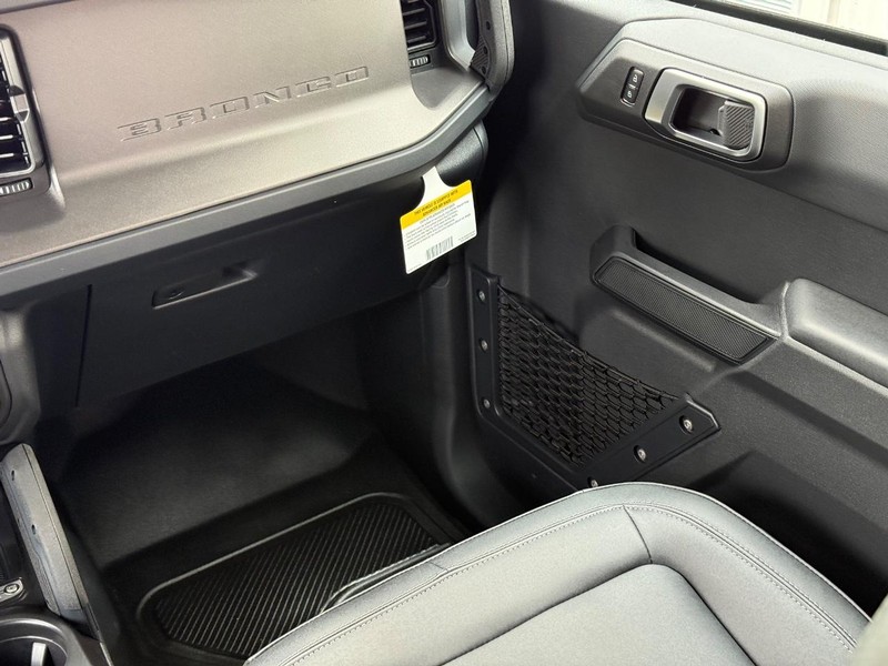 Ford Bronco Vehicle Full-screen Gallery Image 10