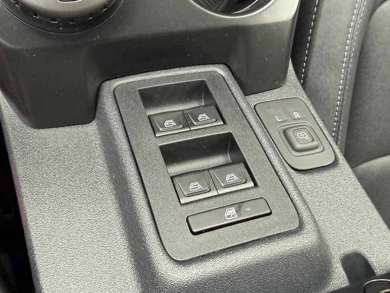 Ford Bronco Vehicle Full-screen Gallery Image 14