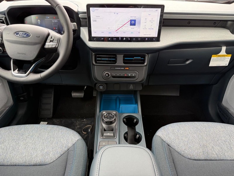 Ford Maverick Vehicle Full-screen Gallery Image 4