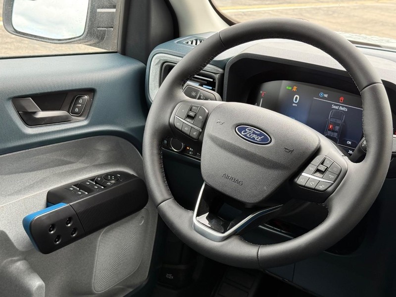 Ford Maverick Vehicle Full-screen Gallery Image 7