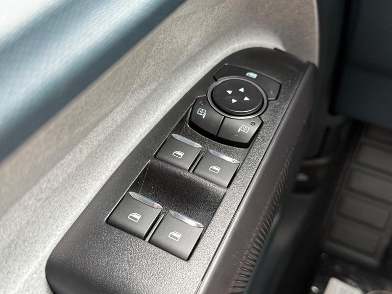Ford Maverick Vehicle Full-screen Gallery Image 15