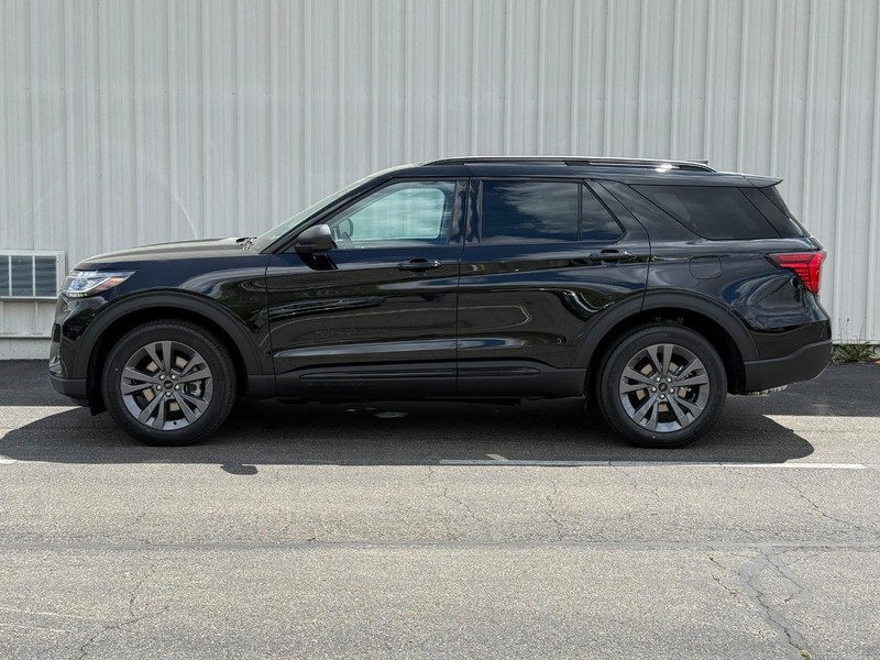 Ford Explorer Vehicle Full-screen Gallery Image 2