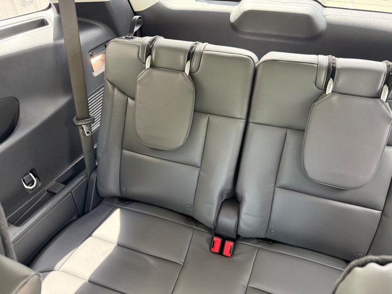 Ford Explorer Vehicle Full-screen Gallery Image 10