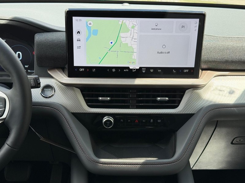 Ford Explorer Vehicle Full-screen Gallery Image 12