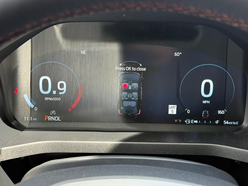 Ford Explorer Vehicle Full-screen Gallery Image 18