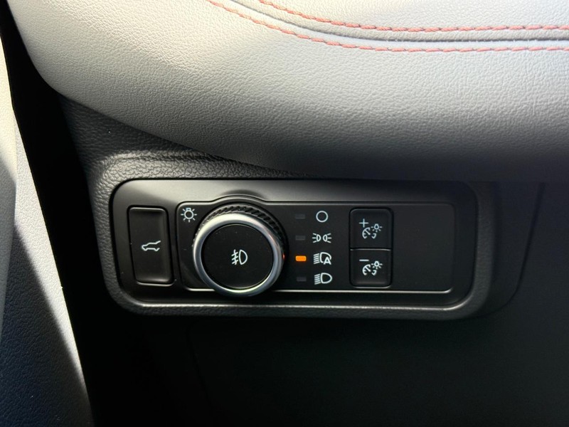 Ford Explorer Vehicle Full-screen Gallery Image 22