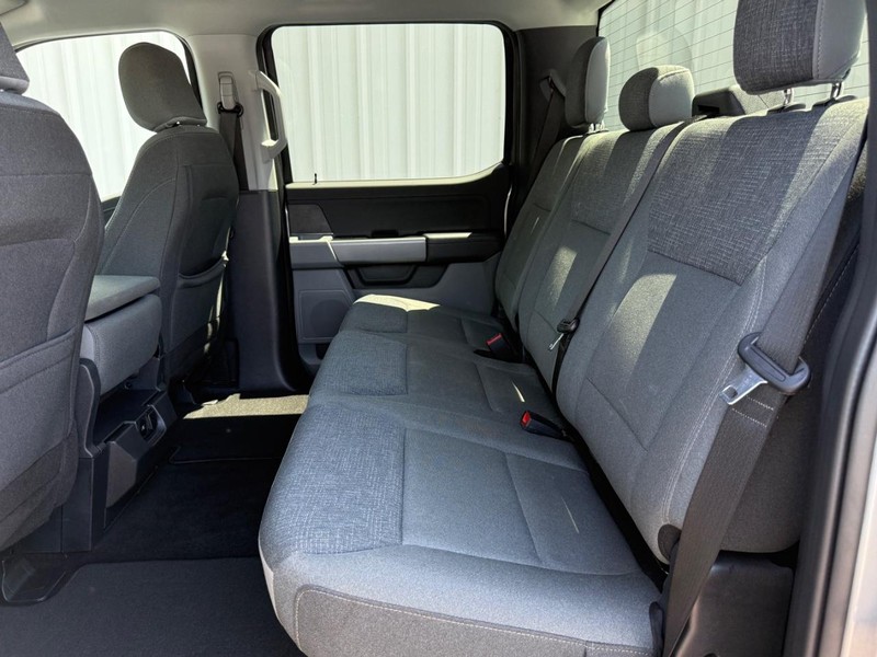 Ford F-150 Vehicle Full-screen Gallery Image 11