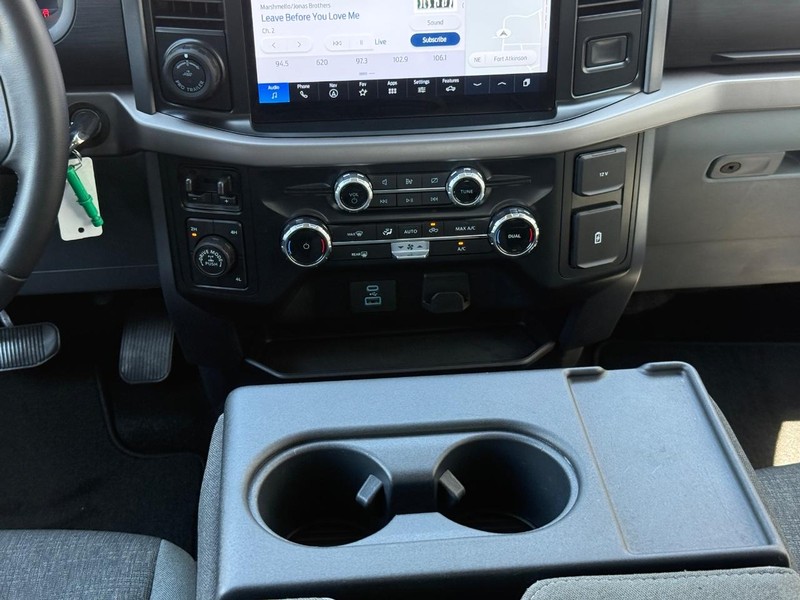 Ford F-150 Vehicle Full-screen Gallery Image 12