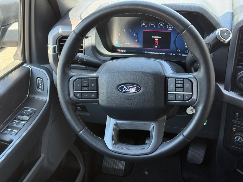 Ford F-150 Vehicle Full-screen Gallery Image 13
