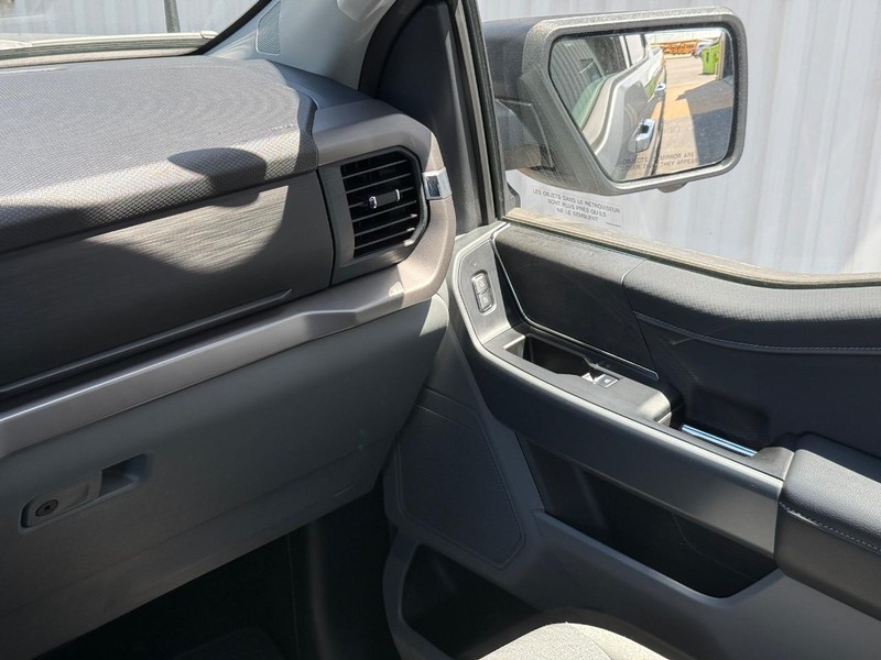 Ford F-150 Vehicle Full-screen Gallery Image 14
