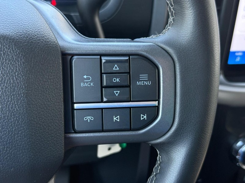 Ford F-150 Vehicle Full-screen Gallery Image 16