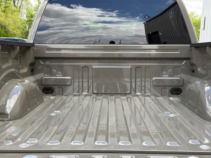 Ford F-150 Vehicle Full-screen Gallery Image 5