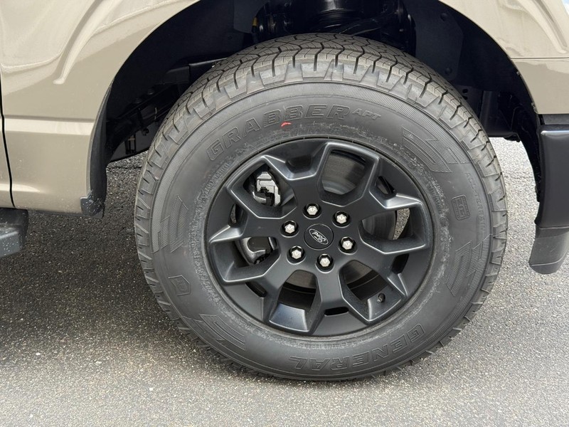 Ford F-150 Vehicle Full-screen Gallery Image 7