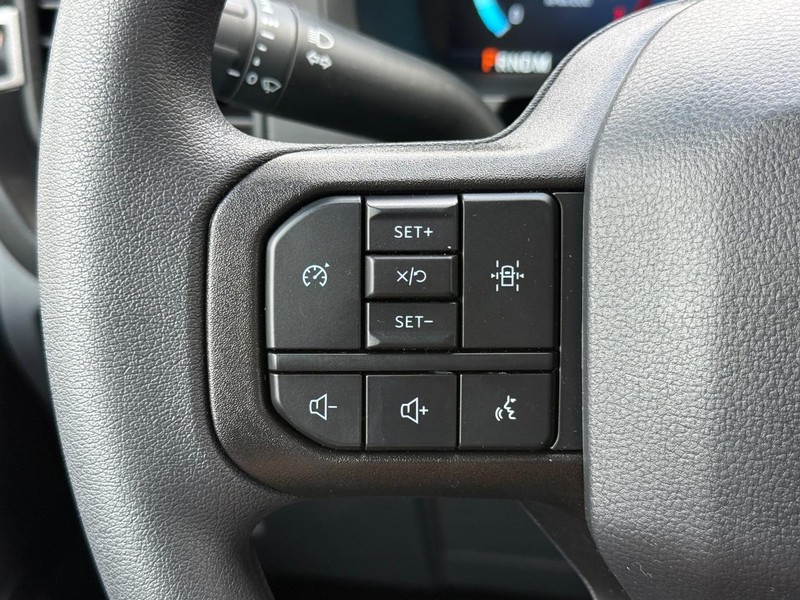 Ford F-150 Vehicle Full-screen Gallery Image 9