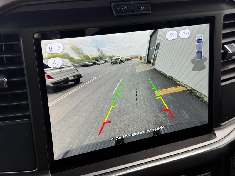 Ford F-150 Vehicle Full-screen Gallery Image 12