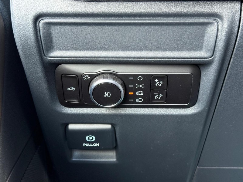 Ford F-150 Vehicle Full-screen Gallery Image 15