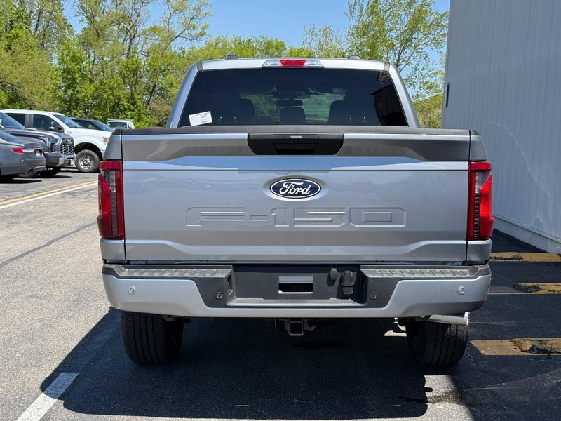 Ford F-150 Vehicle Full-screen Gallery Image 4