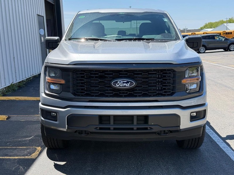 Ford F-150 Vehicle Full-screen Gallery Image 8