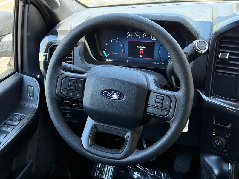 Ford F-150 Vehicle Full-screen Gallery Image 13