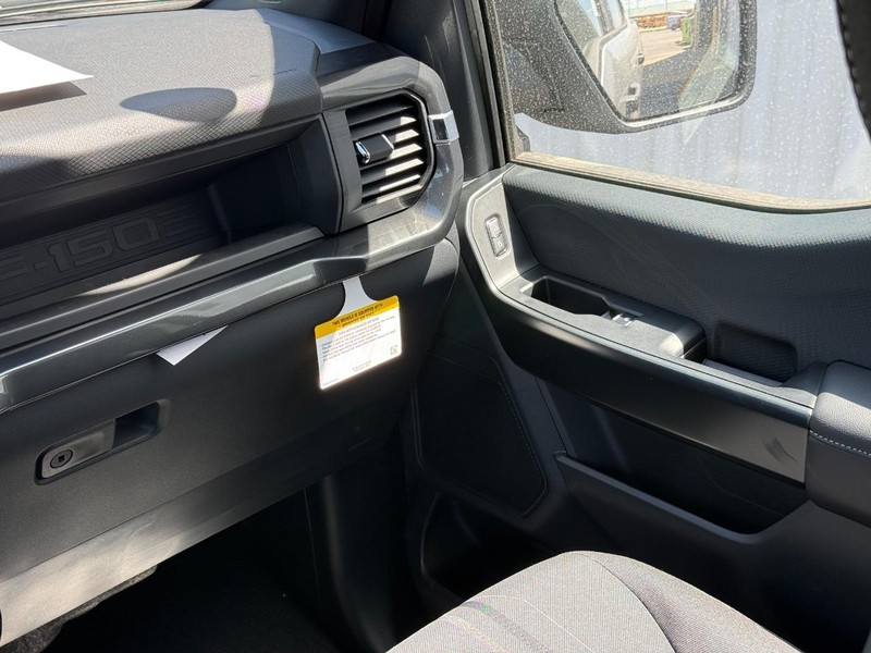 Ford F-150 Vehicle Full-screen Gallery Image 14