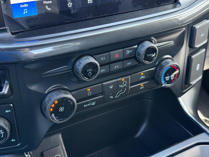 Ford F-150 Vehicle Full-screen Gallery Image 19