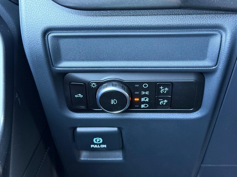 Ford F-150 Vehicle Full-screen Gallery Image 21