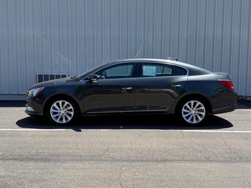 Buick LaCrosse Vehicle Full-screen Gallery Image 5